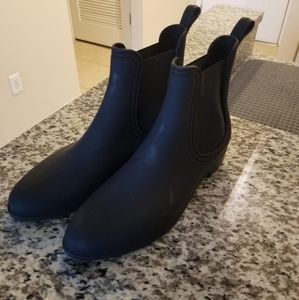 Black chelsea boots